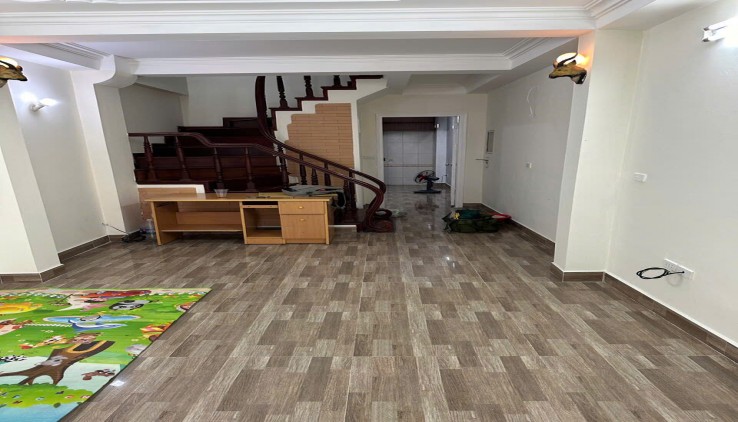 Cho thuê nhà nguyên căn ngõ ô tô kinh doanh Dương Văn Bé 5 tầng, 50m2, 5 ngủ, 17 Triệu, vào ngay
